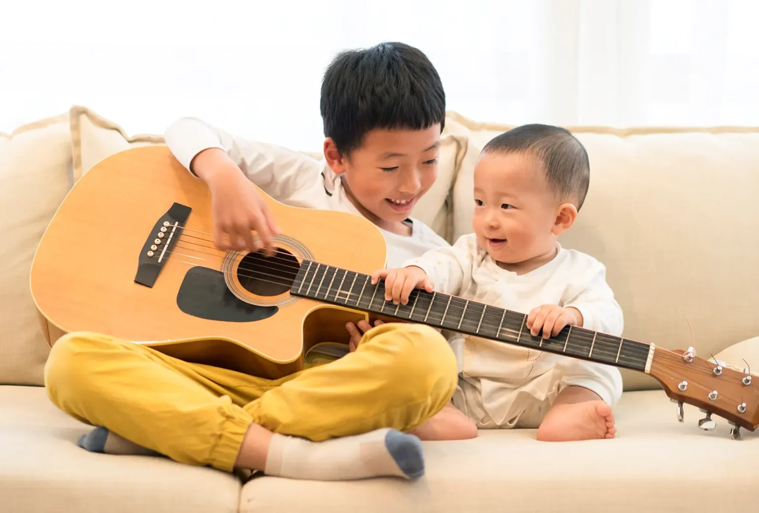 Why Should Young Students Learn Guitar