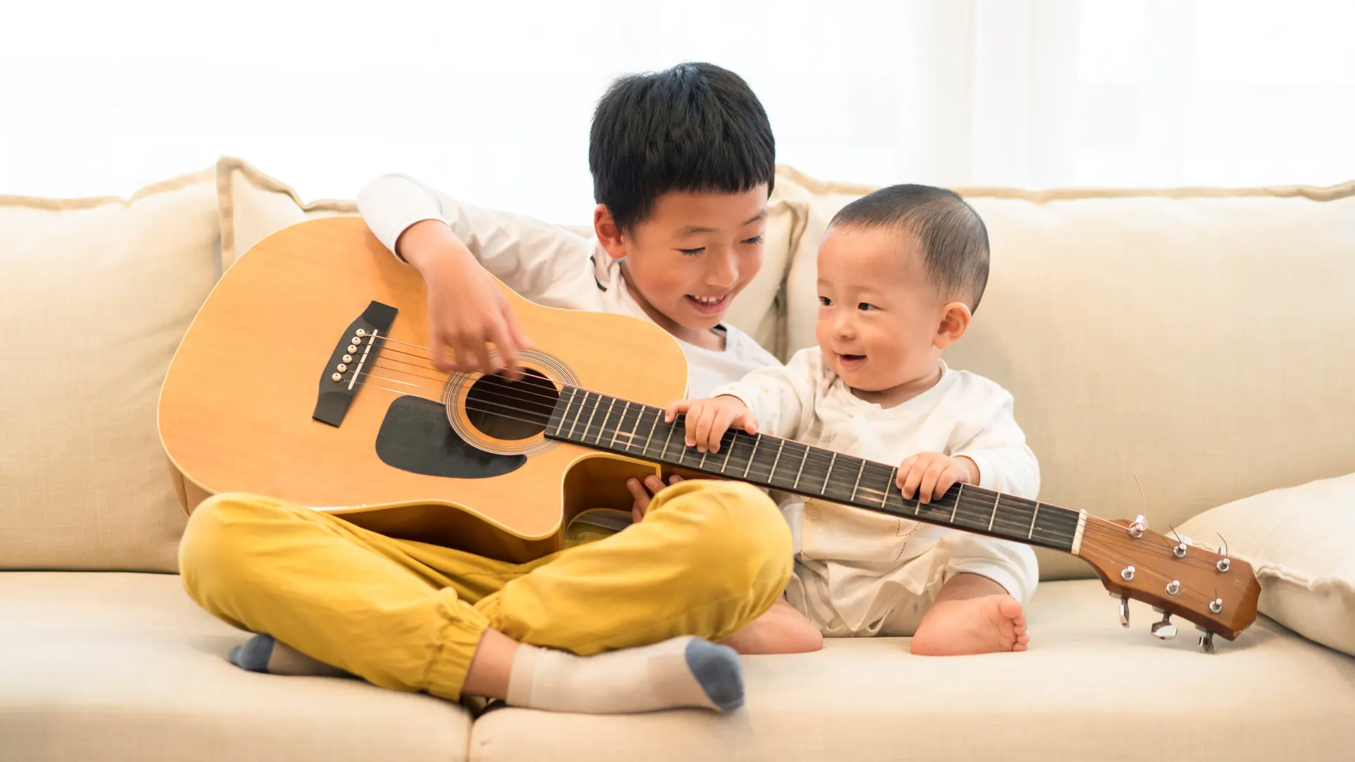 Why Should Young Students Learn Guitar